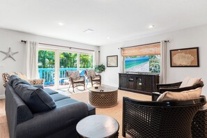 TV - Near Siesta Key Village! Sandcastle Suite. (Siesta key)