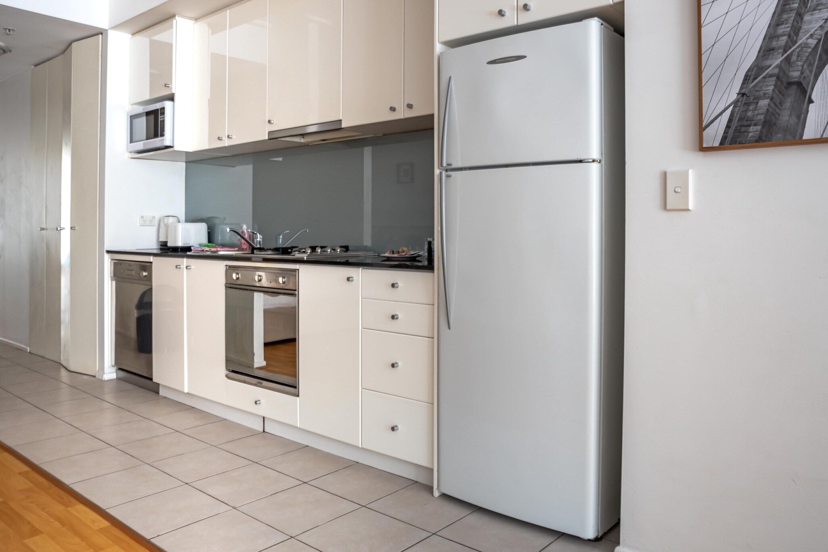 Refrigerador, microondas, horno, lavavajillas