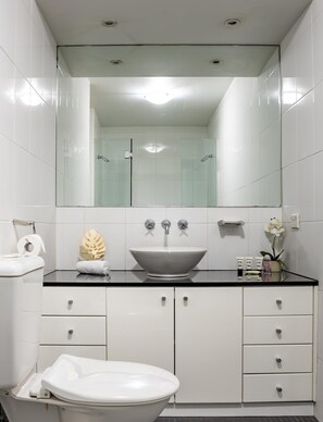Ferienhaus | Badezimmer | Haartrockner, Handtücher, Seife, Shampoo