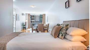 1 habitación y espacio para trabajar con laptop