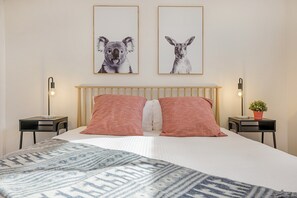 شقة | 2 عدّة غرف نوم ومساحة عمل للكمبيوتر المحمول ومكواة/لوح كي وملاءات أسرّة