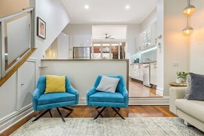 Apartment | Living area - Unique 2- Storey Victorian Terrace Near Errol St (Melbourne)