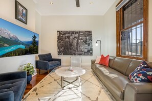 Apartment | Living area - Unique 2- Storey Victorian Terrace Near Errol St (Melbourne)