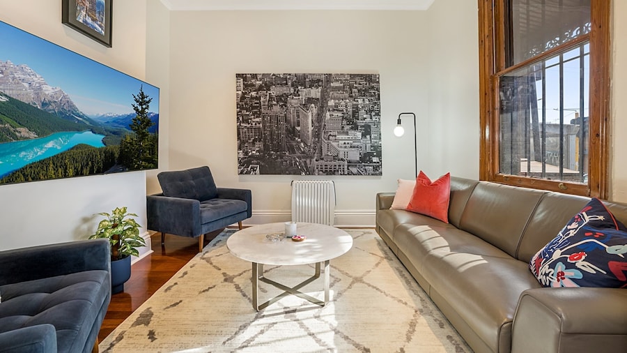 ユニーク 2 ストーリー ヴィクトリアン テラス ニア エロル ストリート