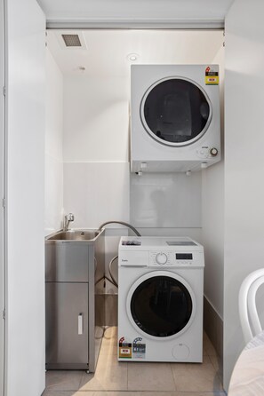 Interior - Breathtaking City Views 1-bed With Pool, BBQ & Gym (Brisbane)