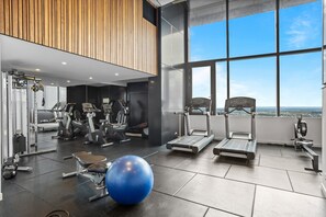 Fitness facility - Breathtaking City Views 1-bed With Pool, BBQ & Gym (Brisbane)