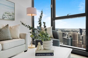 Living area - Breathtaking City Views 1-bed With Pool, BBQ & Gym (Brisbane)