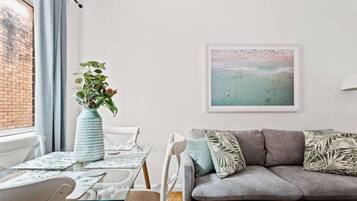Apartment | Dining