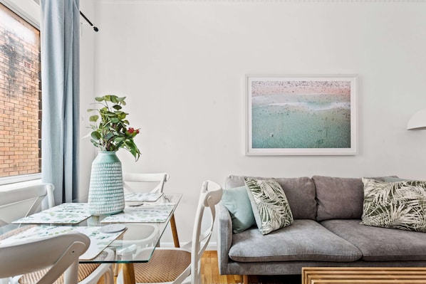 Apartment | Dining