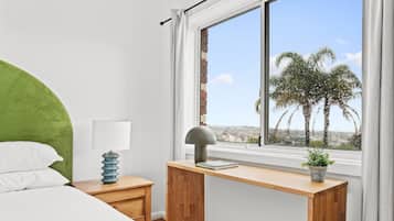 Apartment | 2 bedrooms, iron/ironing board, bed sheets