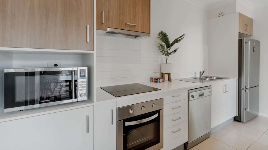 Peaceful 1-bed Apartment Close to Lonsdale St