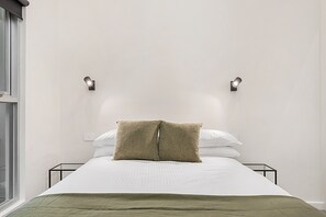 Apartment | 3 bedrooms, laptop workspace, iron/ironing board, bed sheets - Incredible Balcony Duplex in the Heart of Fitzroy (Melbourne)