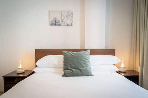 Departamento | 2 habitaciones, tabla de planchar con plancha y ropa de cama
