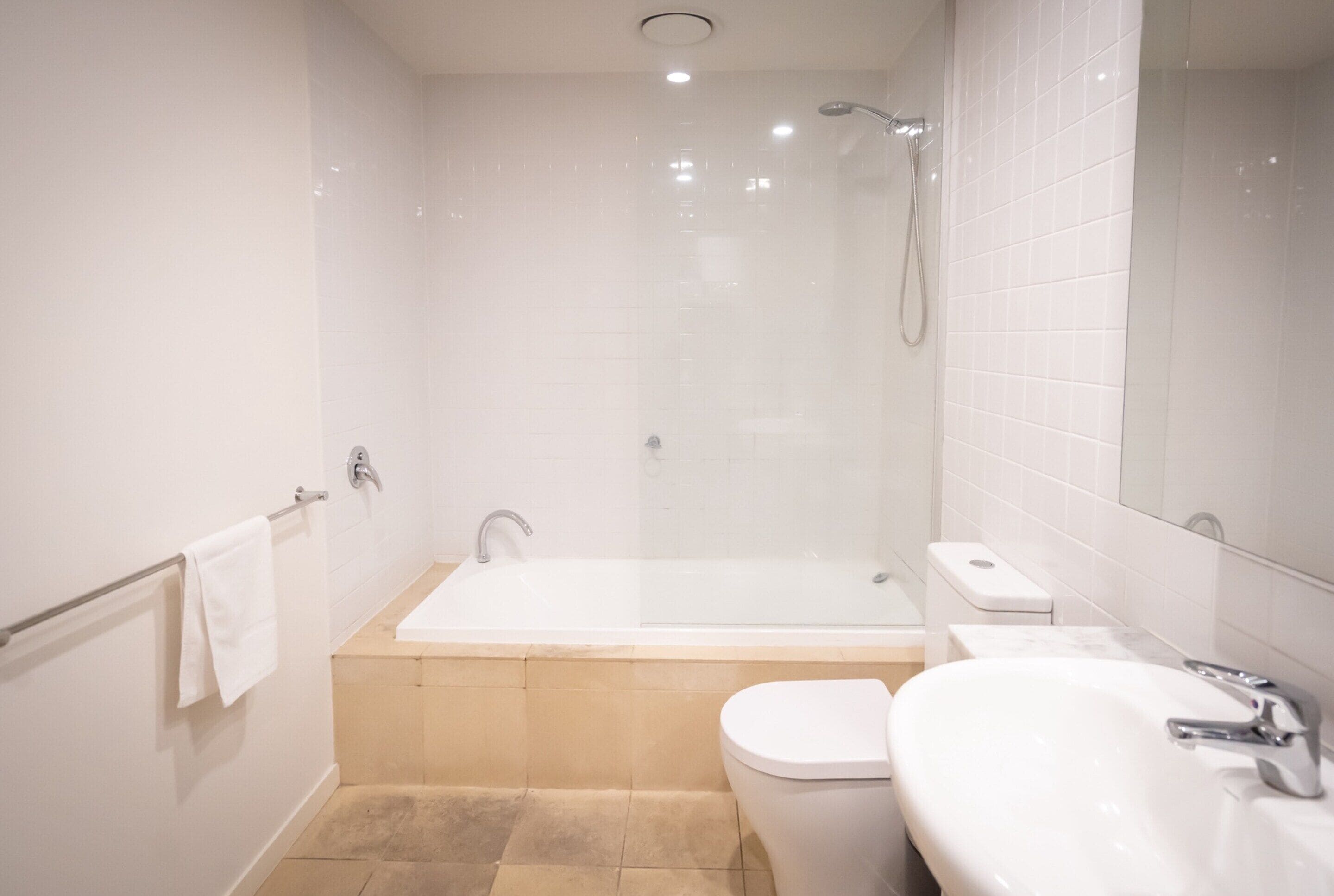 Apartment | Bathroom | Bathtub, hair dryer, towels, soap