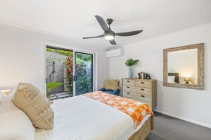 2 habitaciones, tabla de planchar con plancha y ropa de cama