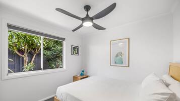 Apartment | 2 bedrooms, iron/ironing board, bed sheets