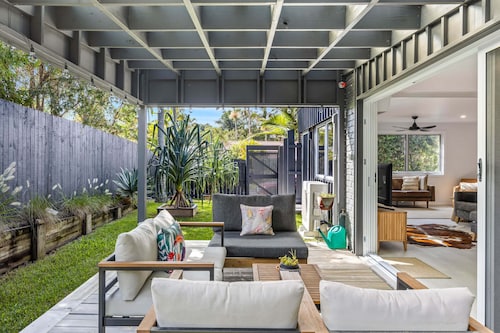 Trendy 2-bed Home With Outdoor Entertainment