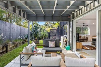 Trendy 2-bed Home With Outdoor Entertainment