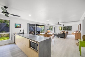 Apartment | Private kitchen | Cookware/dishes/utensils