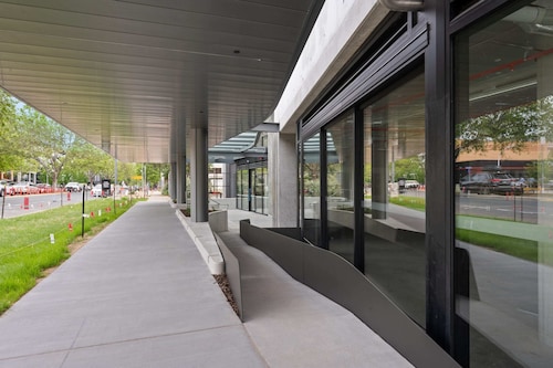 Elegant Studio With Parking