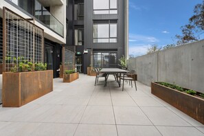 Apartment | Outdoor dining