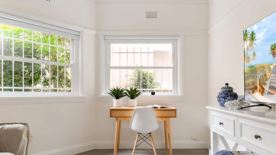 Art Deco Apartment Meters Away From The Beach