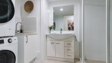 Apartment | Bathroom
