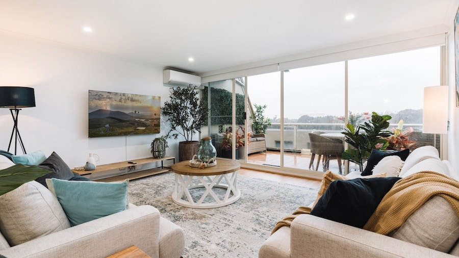 Lakeside 3-bed Apartment With Jacuzzi