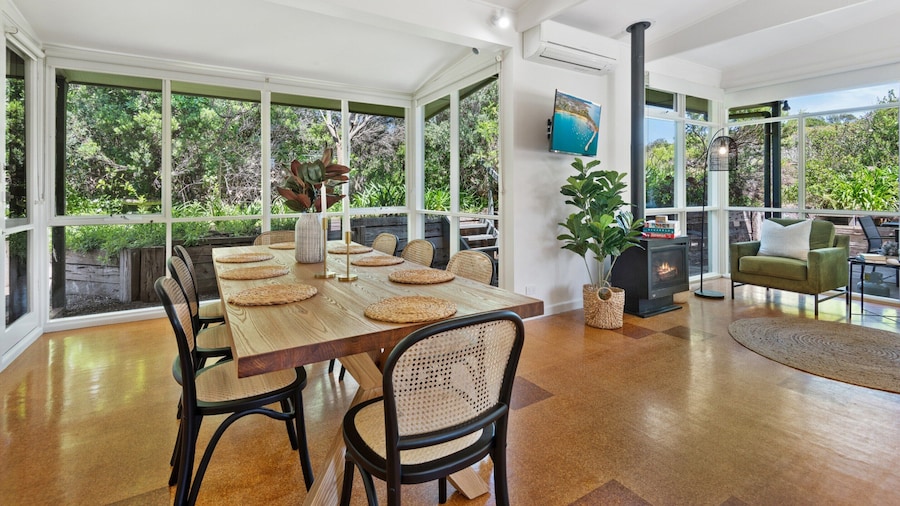 Spacious Coastal 4-bed Steps From the Sand