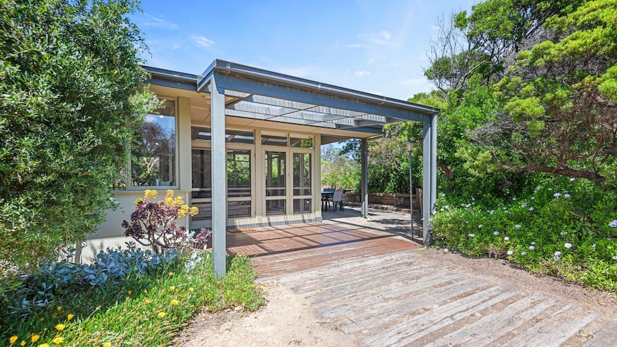 Spacious Coastal 4-bed Steps From the Sand