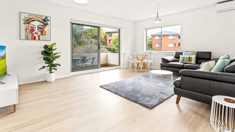 Bright and Convenient Apartment, Close to Shops