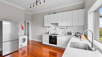 Apartment | Private kitchen | Cookware/dishes/utensils