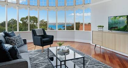 Huge Harbour View Apartment In Historic Home
