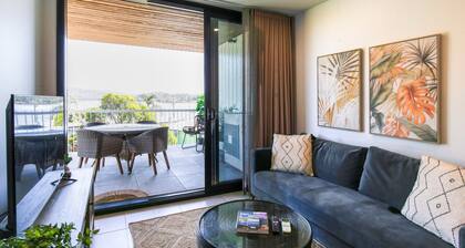 Elegant 2-bed Apartment With Incredible Bay Views