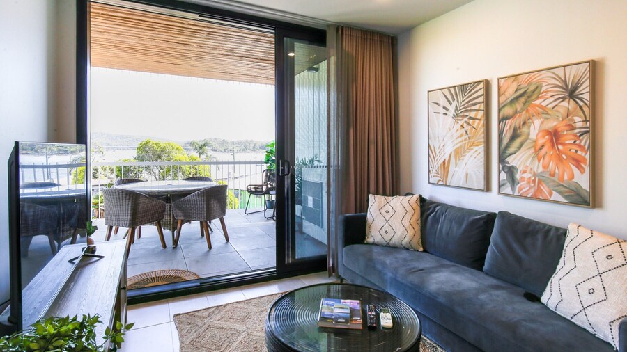 Elegant 2-bed Apartment With Incredible Bay Views