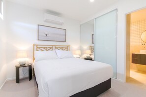 Apartment | 2 bedrooms, laptop workspace, iron/ironing board, bed sheets