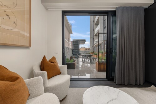 Spotless Braddon Studio With Accessible Bathroom