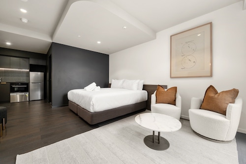 Spotless Braddon Studio With Accessible Bathroom