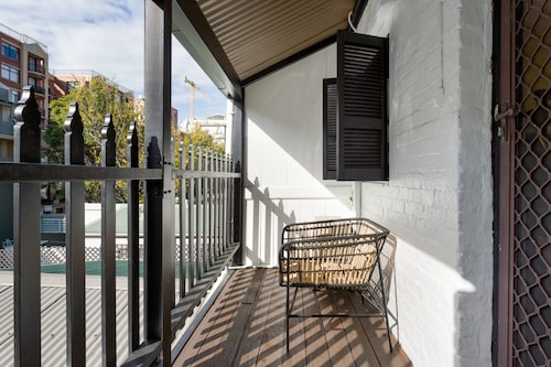 Beautiful 2-bed Terrace House With Outdoor Areas