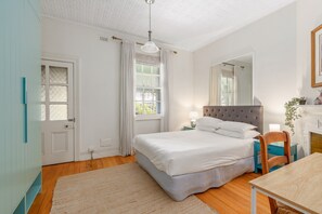 Apartment | 3 bedrooms, laptop workspace, iron/ironing board, bed sheets - Quaint 3-bed Heritage Home in the Heart of Sydney (Sydney)