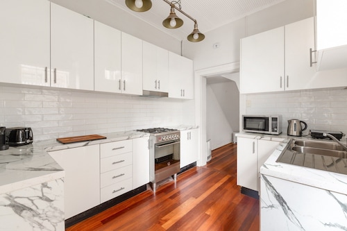 Quaint 3-bed Heritage Home in the Heart of Sydney