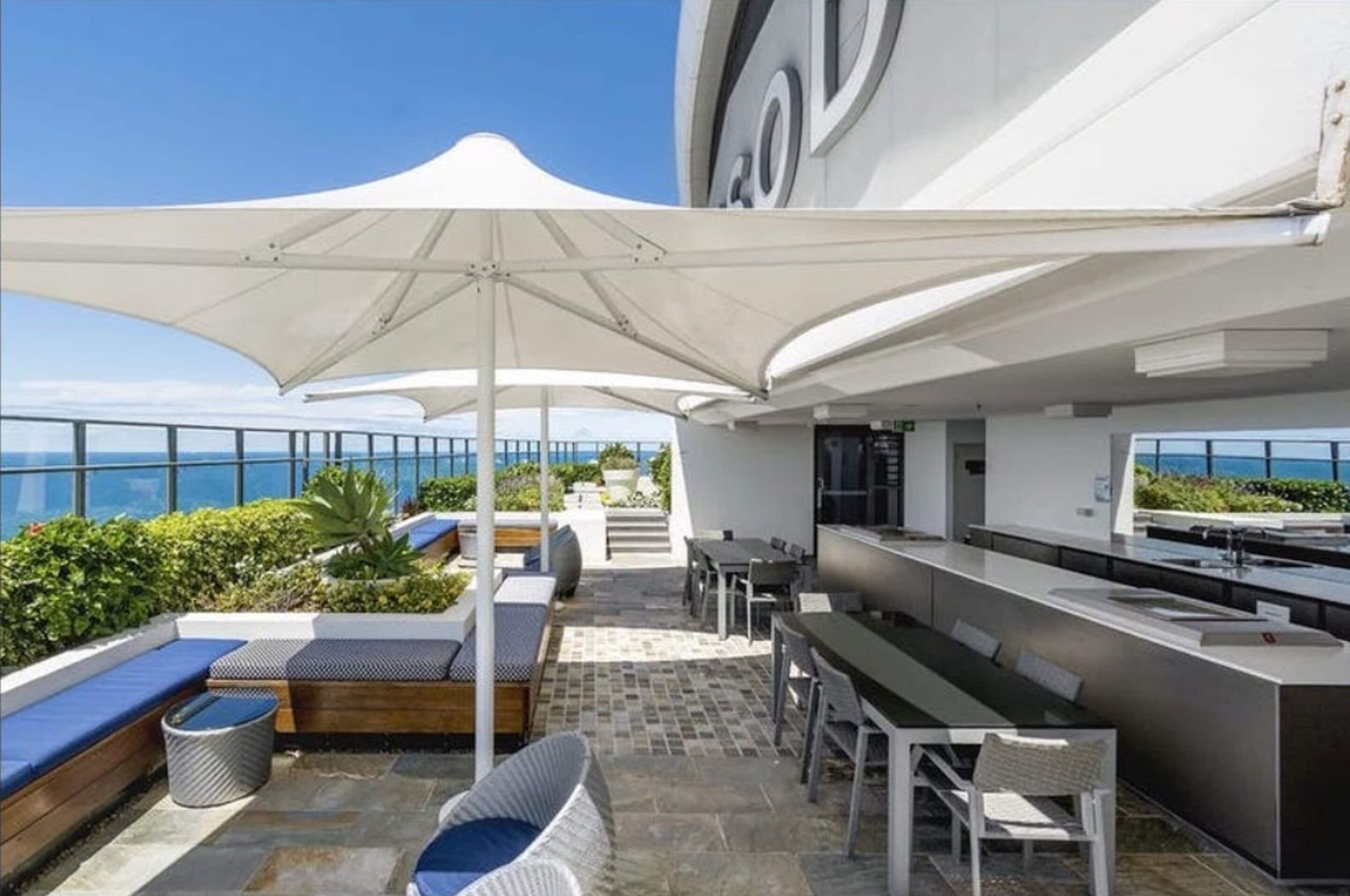 Apartment | Outdoor dining