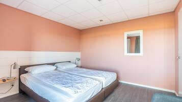 Căn hộ | 1 phòng ngủ, trang bị nội thất với thiết kế riêng biệt