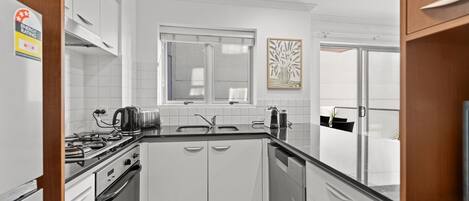 Apartment | Dapur peribadi | Alat memasak/pinggan mangkuk/perkakas dapur