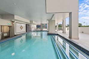 Apartment | Pool | Indoor pool, outdoor pool - Prime City Residence With Pool, Gym and Parking (Brisbane)