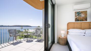 Apartment | 2 bedrooms, iron/ironing board, bed sheets