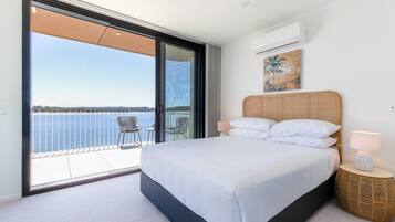 Apartment | 2 bedrooms, iron/ironing board, bed sheets