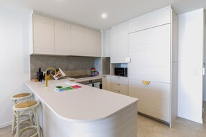 Căn hộ | Bếp riêng | Tủ lạnh, dụng cụ nấu nướng/bát dĩa/dao nĩa 