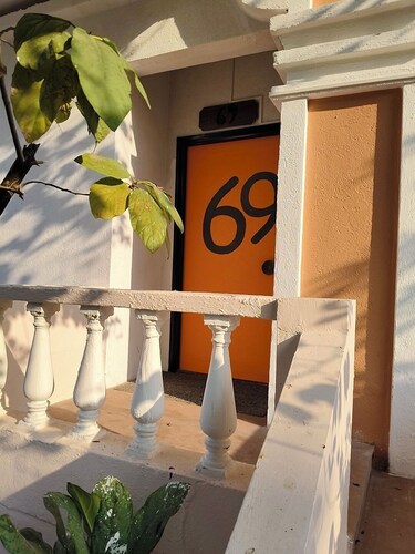 Cosy villa with a cute garden in the vibrant Newtown of Kolkata