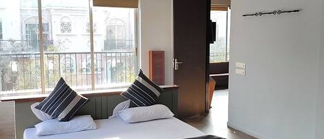 4 bedrooms, desk, iron/ironing board, free WiFi